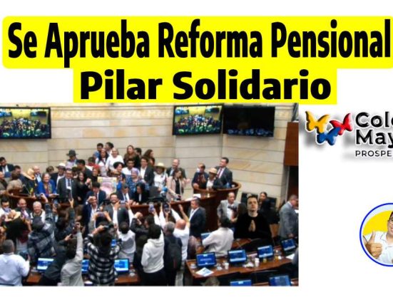 Se aprueba Reforma Pensional pilar solidario, foto de el senado celebrando senadores, logos de Colombia Mayor y Wintor ABC.